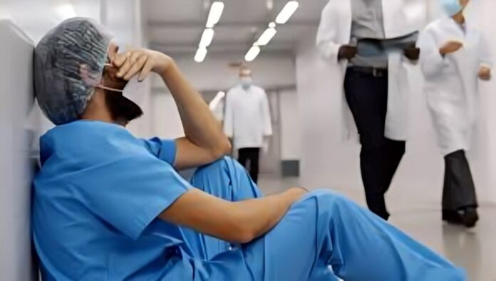 إيران - استقالة جماعية للممرضين والممرضات في عدة مراكز طبية