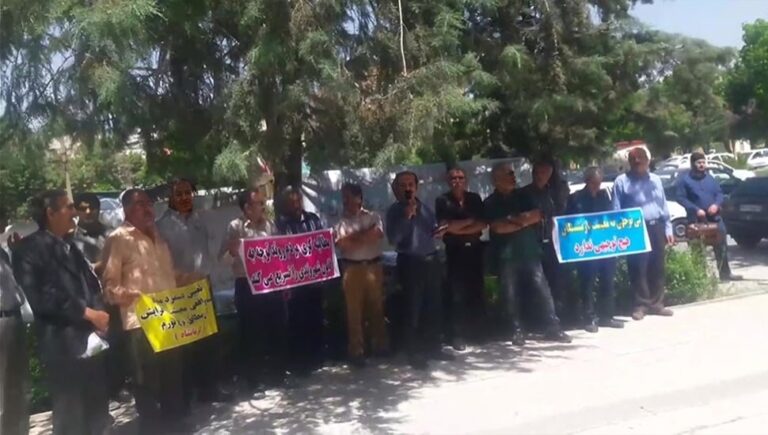 احتجاجات المعلمين والمتقاعدين وعمال الصلب وقطاعات أخرى في إيران