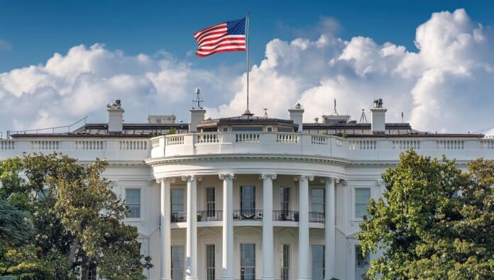 البيت الأبيض يقول إن يد الرئيس الإيراني ملطخة بالدماء