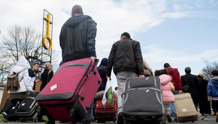 تصاعد ظاهرة الهجرة الجماعية في إيران