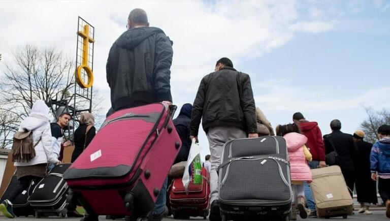 تصاعد ظاهرة الهجرة الجماعية في إيران