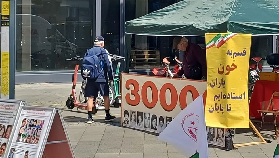 برلين – معرض لصور الشهداء وطاولة كتب لدعم وحدات المقاومة في إيران