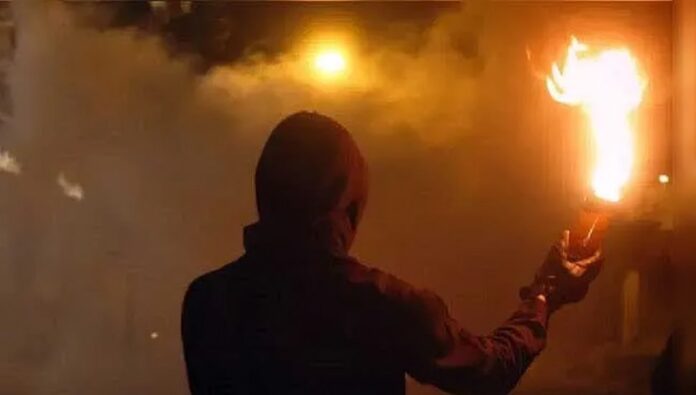 إضرام النار في مقرات الباسيج و صور خامنئي في عشرات المدن الايرانية