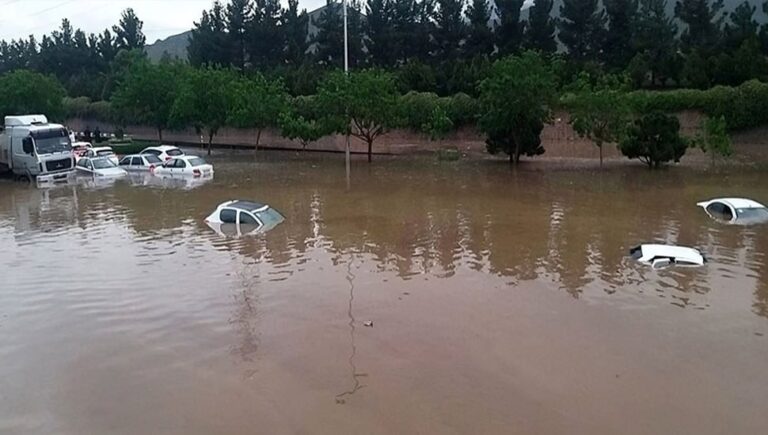 فيضانات شديدة في مدينة مشهد – إرباك وعجز النظام الإيراني عن إدارة الكوارث الطبيعية