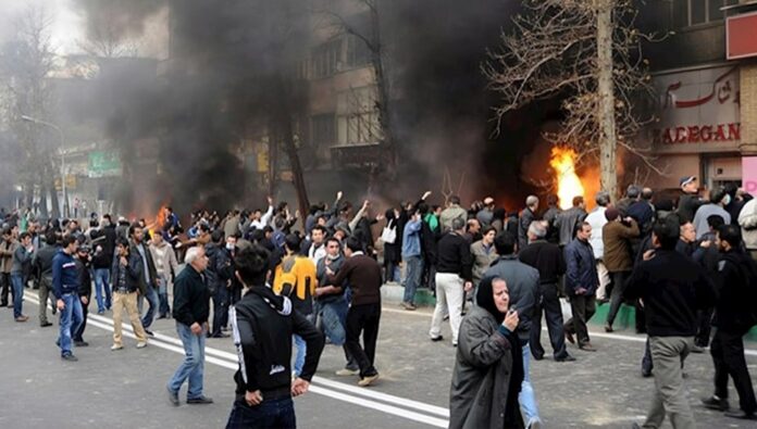 خامنئي يخشى الغضب الشعبي في إيران