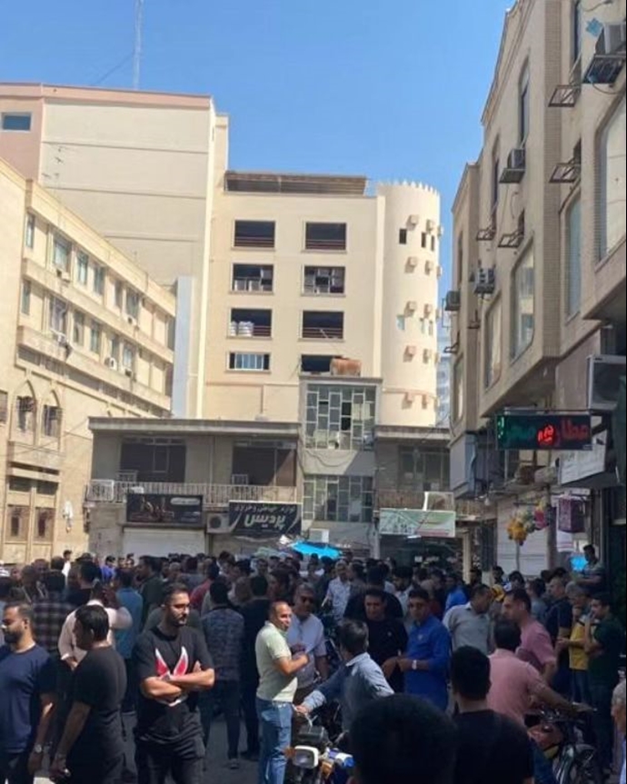 إضراب وتجمعات احتجاجية لسائقي الشاحنات والمتقاعدين وتجار السوق في إيران