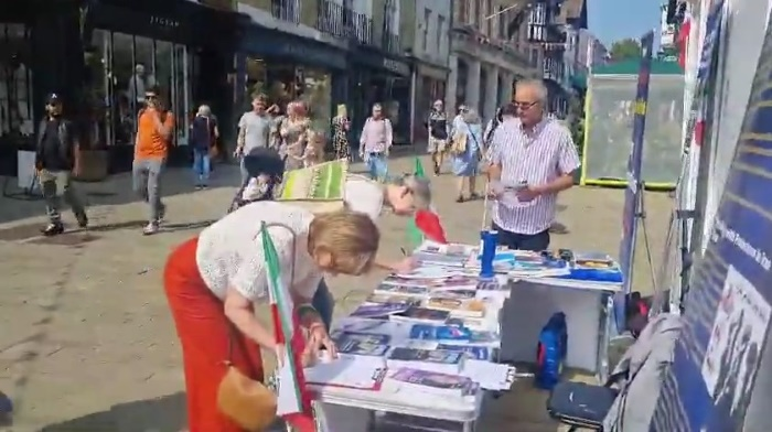 وينتشستر، إنجلترا - معرض للكتب وعرض لصور شهداء انتفاضة الشعب الإيراني