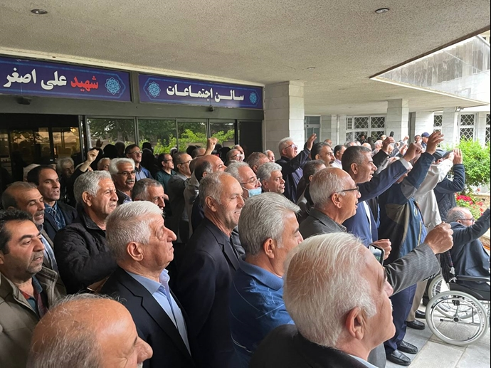 تجمعات احتجاجية شاملة لمتقاعدي الاتصالات في 14 محافظة إيرانية