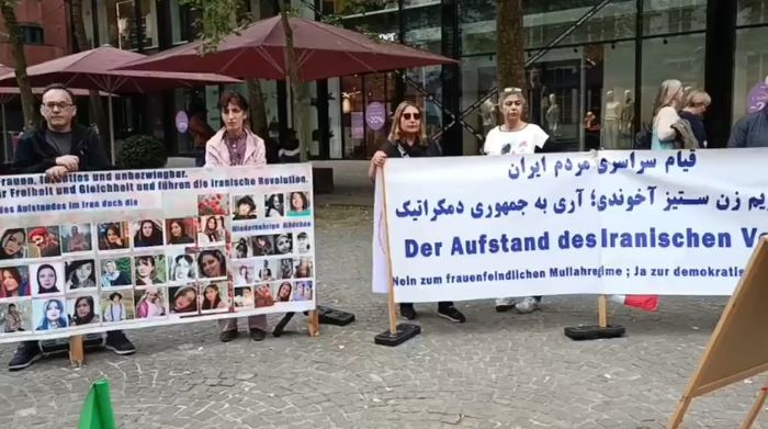 تقرير مصور - بريمن، ألمانيا - إقامة معرض للكتب وعرض صور شهداء الانتفاضة في إيران