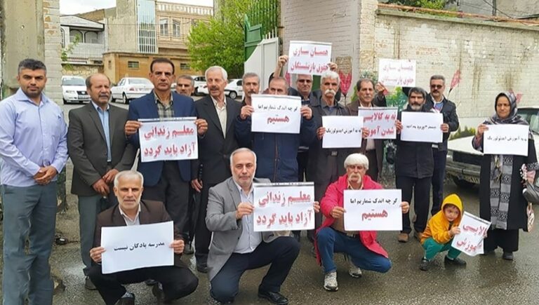 تجمعات احتجاجية للمعلمين في عدة مدن إيرانية – اعتقال معلمين