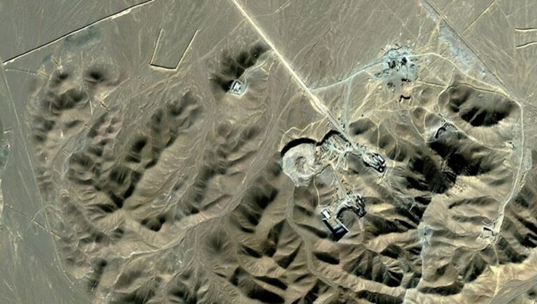 واشنطن بوست: زيادة قدرة تخصيب اليورانيوم في إيران مع مئات أجهزة الطرد المركزي الجديدة