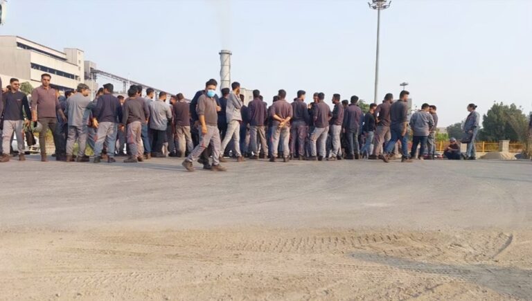 إضراب العمال في عدة شركات نفطية في إيران