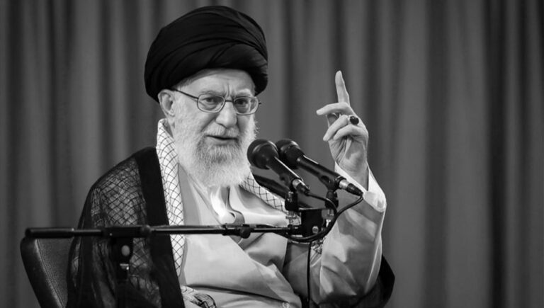 خامنئي يحذر من تصريحات ترضي “الأعداء”!
