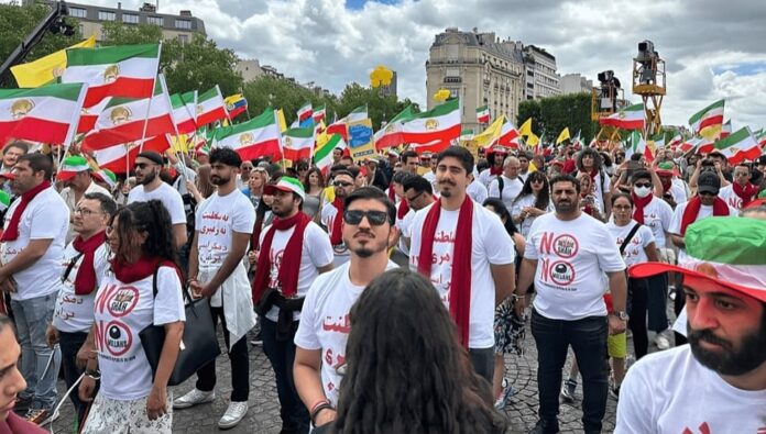 نظرة عامة على بداية المواجهات مع الدكتاتورية في إيران