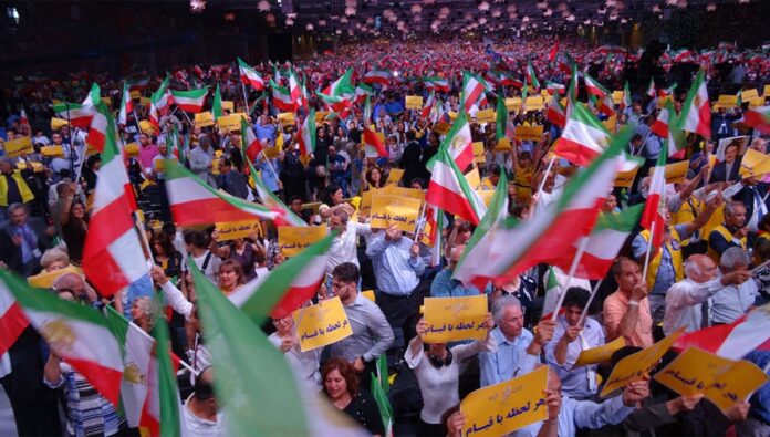 مظاهرة كبيرة للإيرانيين في برلين عقب الانتخابات الرئاسية الإيرانية