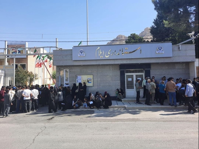 اليوم الثامن من إضراب أكثر من 20 ألف عامل في صناعات النفط والغاز في إيران + احتجاج موظفو مصفاة آبادان