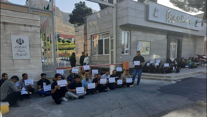 اليوم الثامن من إضراب أكثر من 20 ألف عامل في صناعات النفط والغاز في إيران + احتجاج موظفو مصفاة آبادان