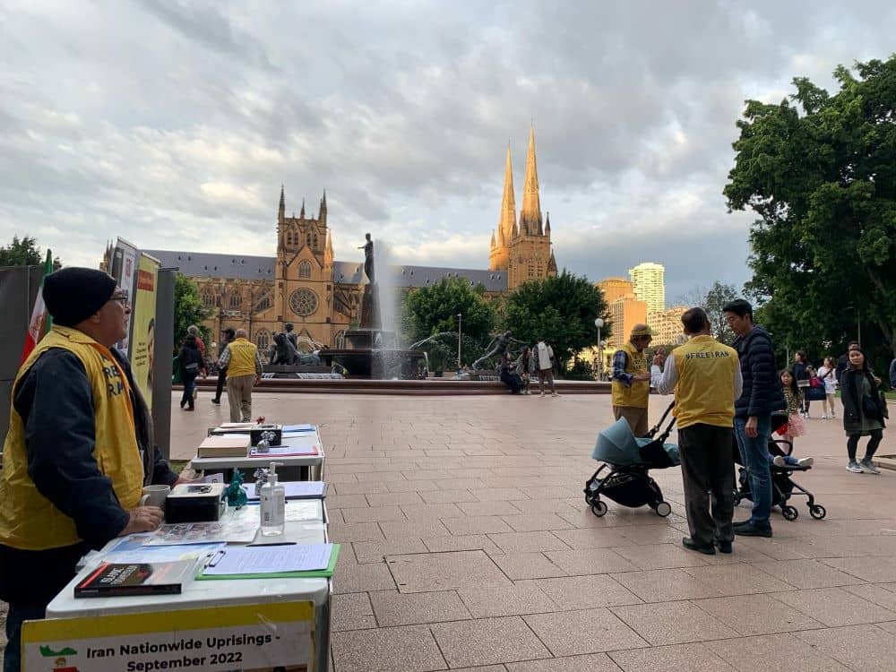 سيدني، أستراليا - طاولة كتب ومعرض لصور شهداء الانتفاضة