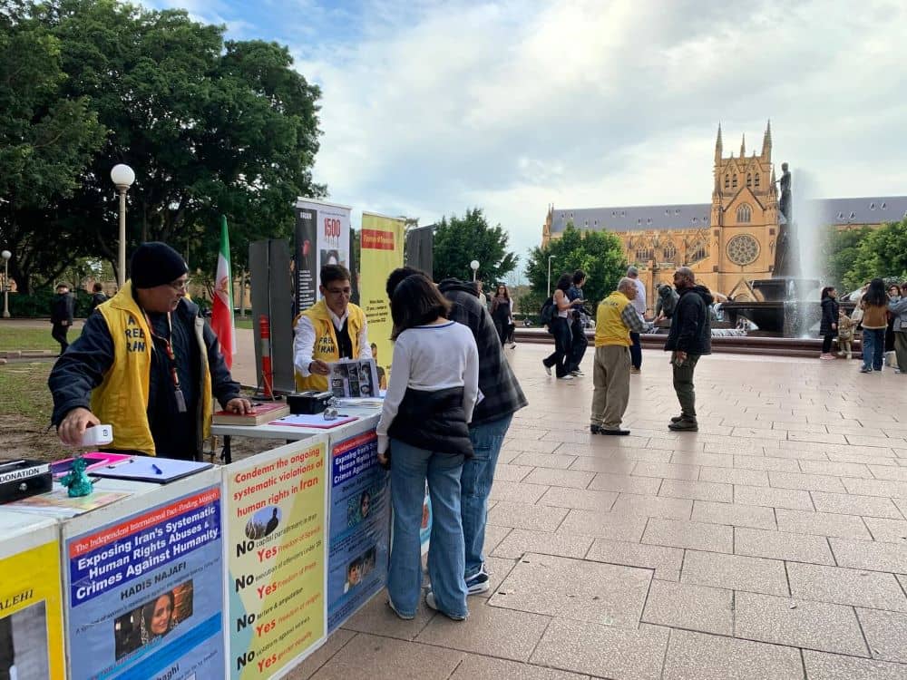 سيدني، أستراليا - طاولة كتب ومعرض لصور شهداء الانتفاضة