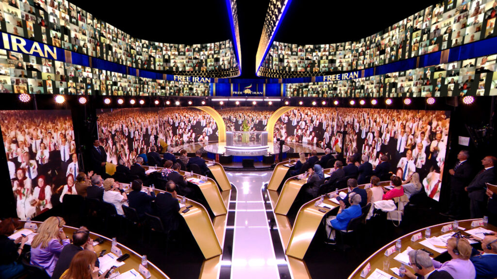 مایک بنس: النظام الحاكم في إيران أضعف من أي وقت مضى