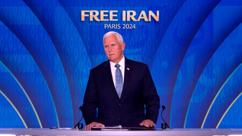 مایک بنس: النظام الحاكم في إيران أضعف من أي وقت مضى