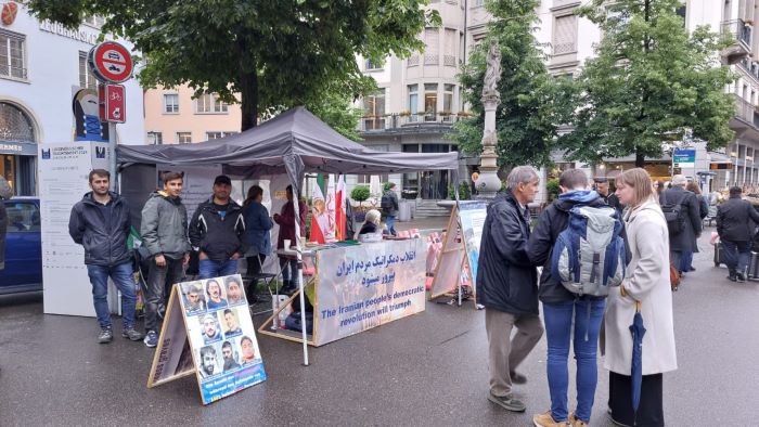 زيورخ – طاولة كتب ومعرض لصور الشهداء تضامنا مع الانتفاضة الوطنية في إيران