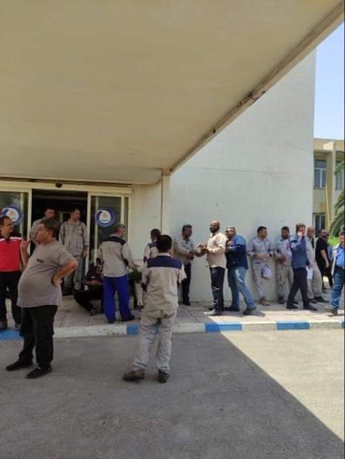 اليوم الثامن من إضراب أكثر من 20 ألف عامل في صناعات النفط والغاز في إيران + احتجاج موظفو مصفاة آبادان