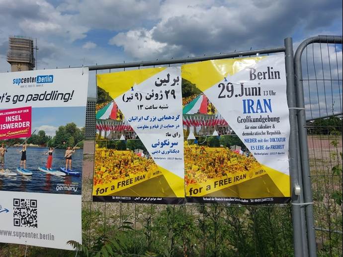 جنیف – إيرانيون يتظاهرون أمام مقر الأمم المتحدة احتجاجا على الصفقة المشينة للإفراج عن حمید نوري