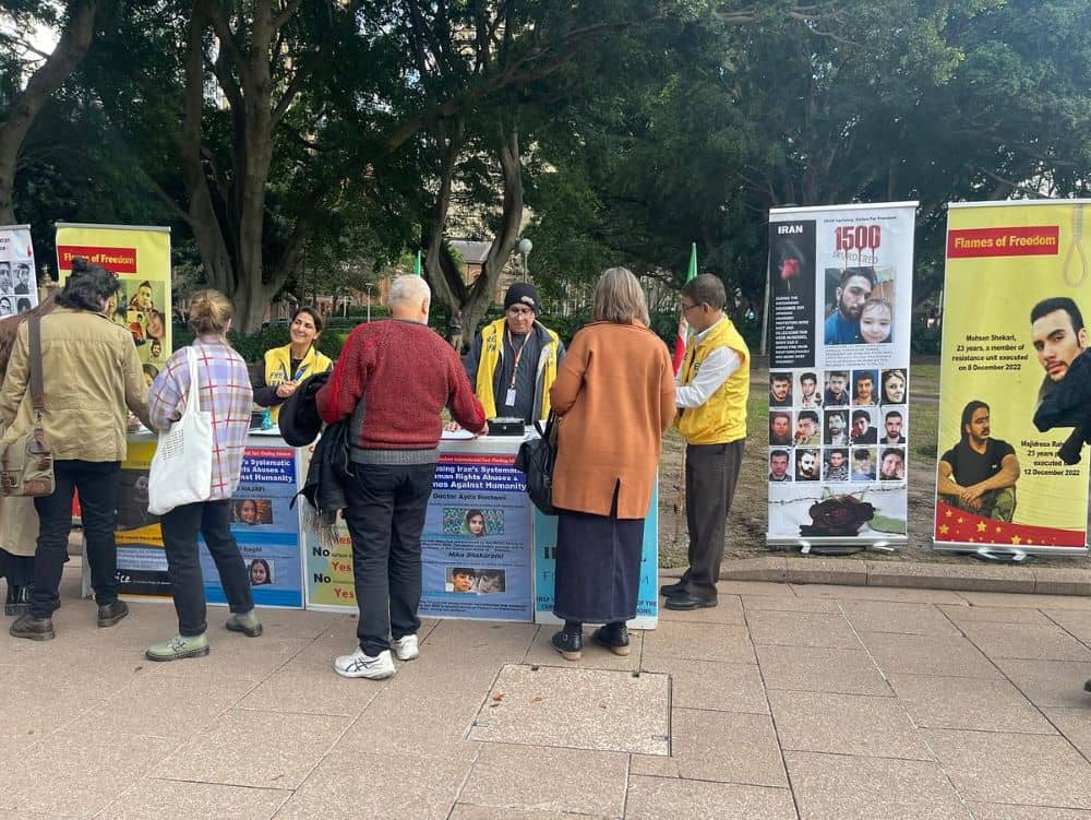 سيدني، أستراليا - طاولة كتب ومعرض لصور شهداء الانتفاضة