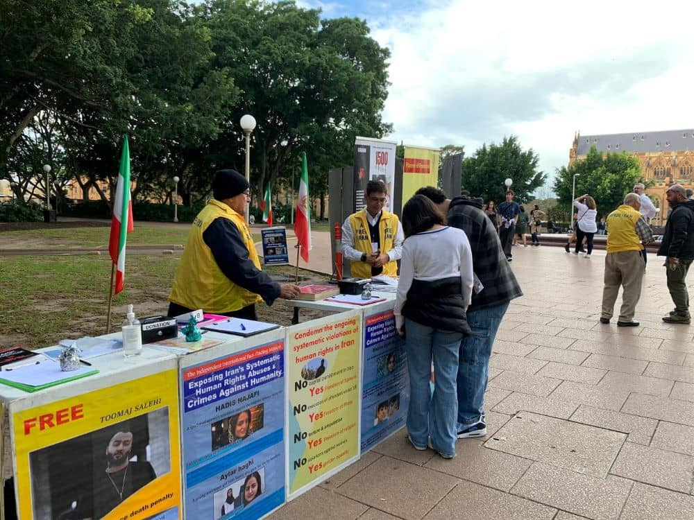 سيدني، أستراليا - طاولة كتب ومعرض لصور شهداء الانتفاضة