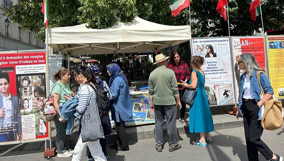 باريس - طاولة كتاب ومعرض لصور شهداء الانتفاضة الإيرانية