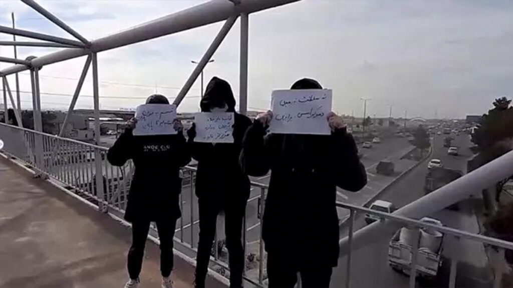 فرانكفورتر روندشاو: الانتخابات في إيران، الشعب يريد إسقاط النظام