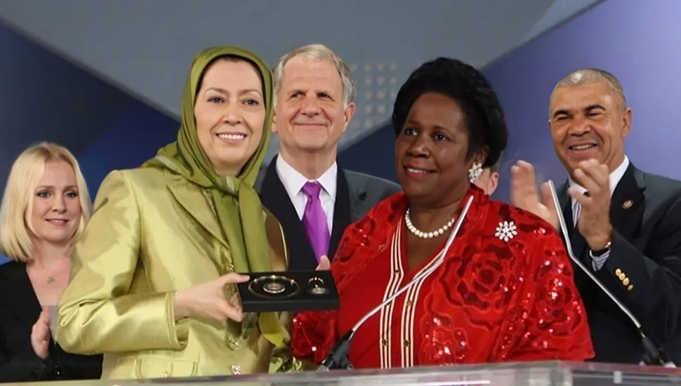 وفاة شيلا جاكسون لي عضوة الكونغرس: تكريم لإحدى أبرز داعمي الشعب والمقاومة الإيرانية