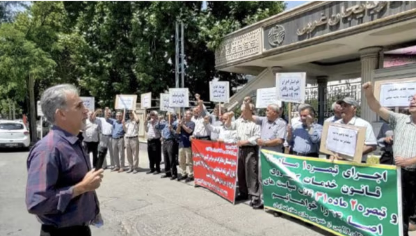 احتجاجات في إيران: عمال النفط والغاز يواصلون الإضراب وتجمعات احتجاجية للمتقاعدين في عشرات المدن