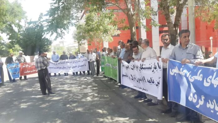 احتجاجات في إيران: عمال النفط والغاز يواصلون الإضراب وتجمعات احتجاجية للمتقاعدين في عشرات المدن