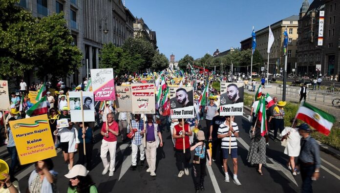 جاست ذنیوز:  «رياح التغيير» في إيران