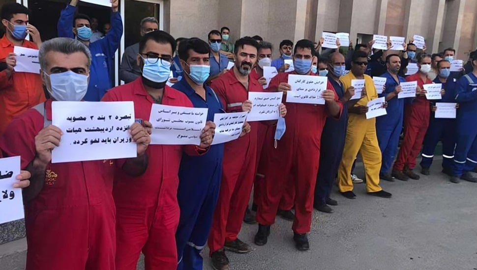 إيران:  تجمع احتجاجي لموظفي شركة النفط "فلات قاره" / استمرار إضراب  أكثر من 24000  عامل في صناعات النفط والغاز