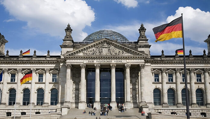 برلمانيون ألمان يدعون ألمانيا والاتحاد الأوروبي إلى تصنيف الحرس الإيراني في قائمة المنظمات الإرهابية