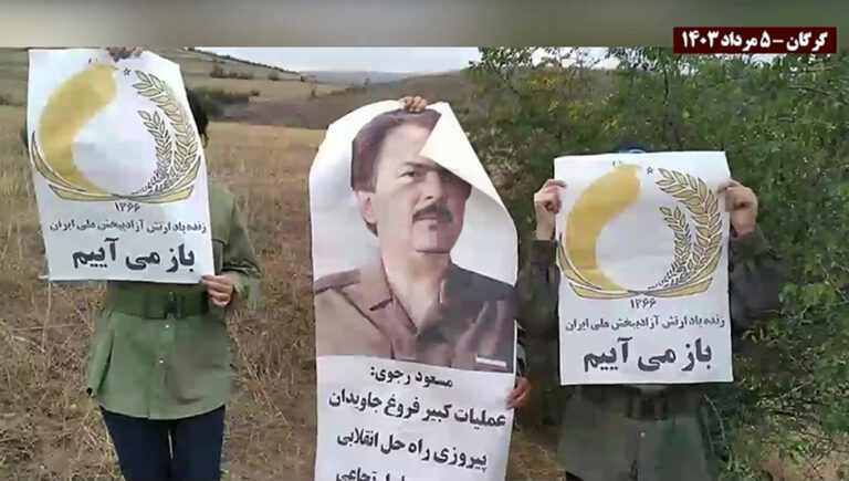  توزيع ملصقات قيادة المقاومة الإيرانية ضد النظام في طهران و عموم إيران
