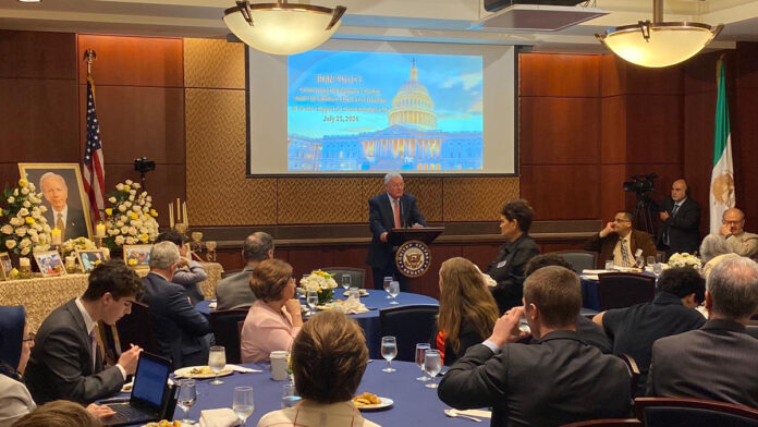 أسوشيتد برس: الأغلبية الثنائية الحزبية في مجلس النواب تعبر عن دعمها للمقاومة الإيرانية