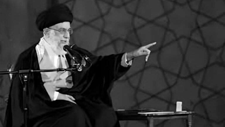 محاولة خامنئي اليائسة للسيطرة على الفوضى في داخل النظام