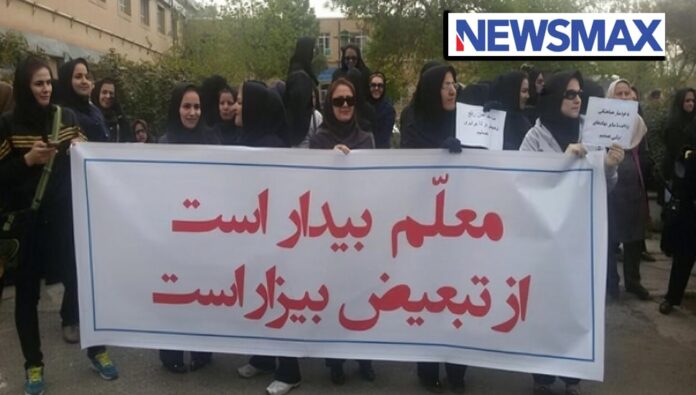 فصل المعلمين والأساتذة في إيران