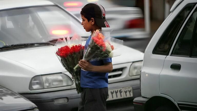 تحديات اجتماعية في إيران: تحليل شامل للفجوات والانقسامات