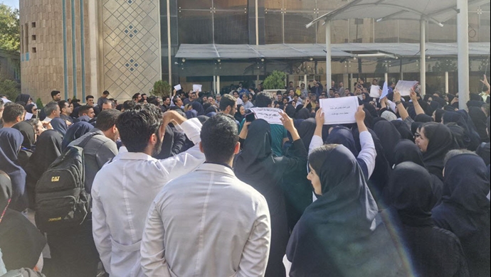 إيران - تجمعات احتجاجية كبيرة للممرضين والممرضات في مدينتي مشهد وأراك