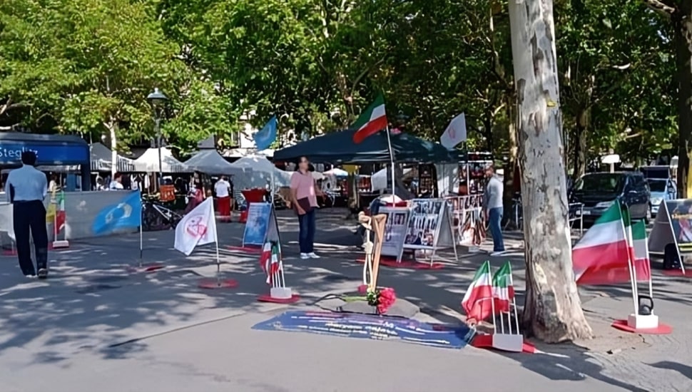 برلين - طاولة كتاب ومعرض صور شهداء الانتفاضة الإيرانية