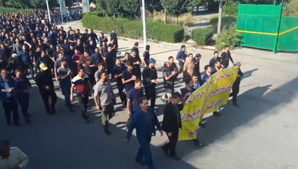 إيران - مسيرة احتجاجية للعمال في أراك تتزامن مع تجمع احتجاج الممرضات 