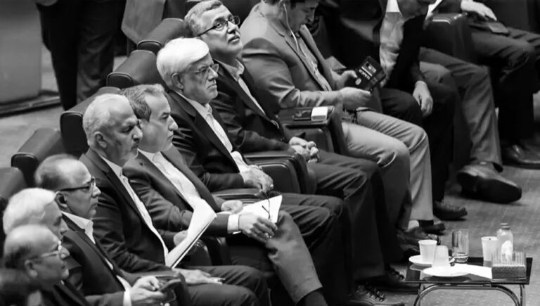 صراعات بين العصابات: تكالب حاد داخل النظام الإيراني