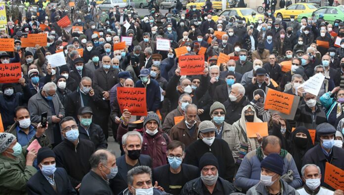 أزمة صناديق التقاعد في إيران: قنبلة موقوتة تهدد الاستقرار الاقتصادي