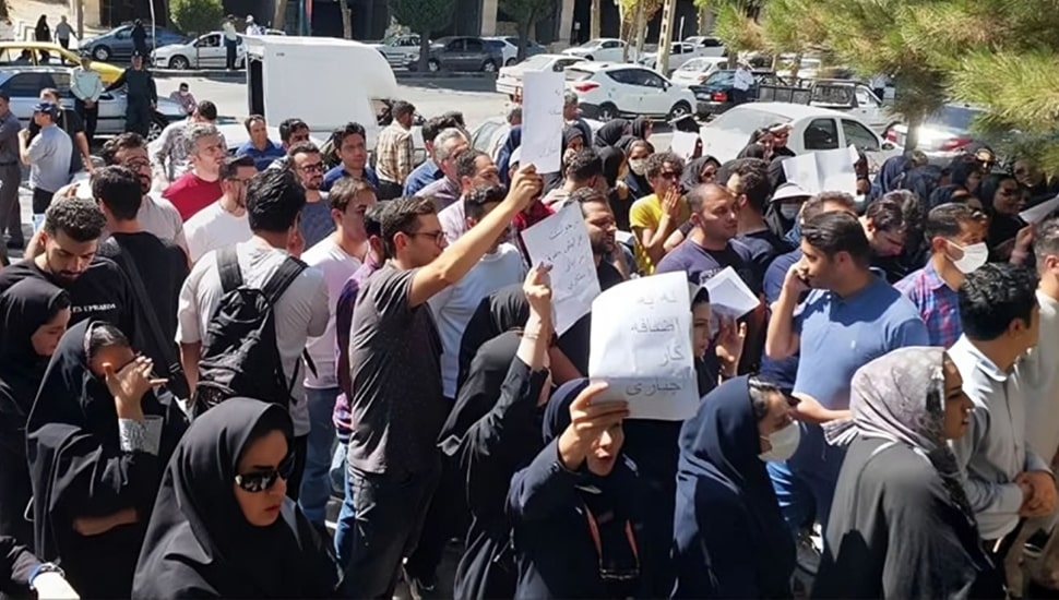 حكومة خامنئي الجديدة وتزايد الاحتجاجات الاجتماعية في إيران