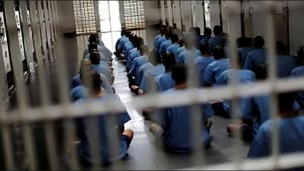 تجارة المخدرات في سجون إيران تُستخدم للسيطرة على السجناء